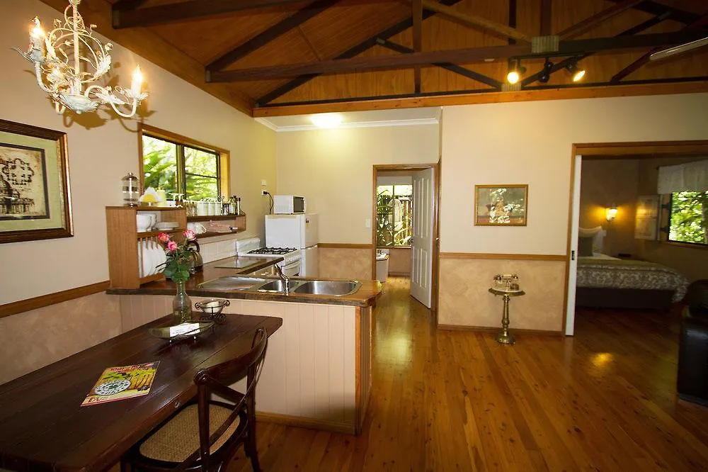 Crater Lakes Rainforest Cottages Yungaburra 5*,