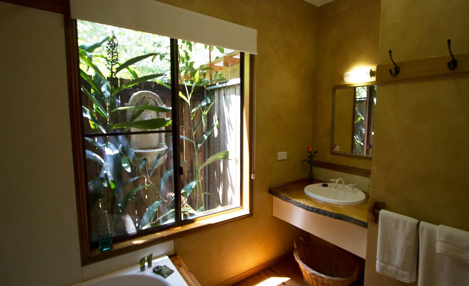Holiday park Crater Lakes Rainforest Cottages Yungaburra
