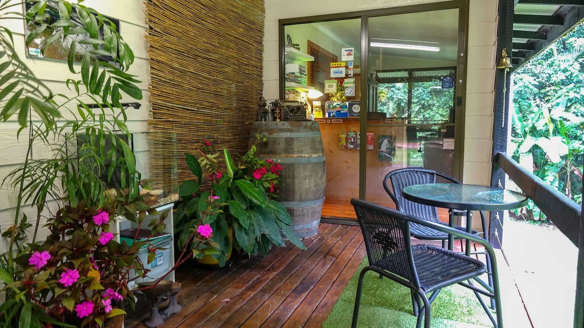 Crater Lakes Rainforest Cottages Yungaburra Holiday park